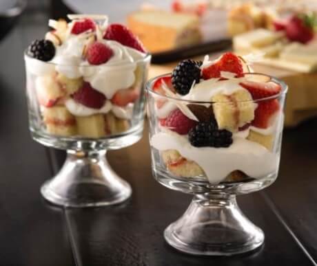 Creamy Dreamy Berry Trifle