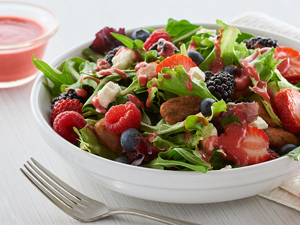 Spinach and Berry Salad with Candied Pecans